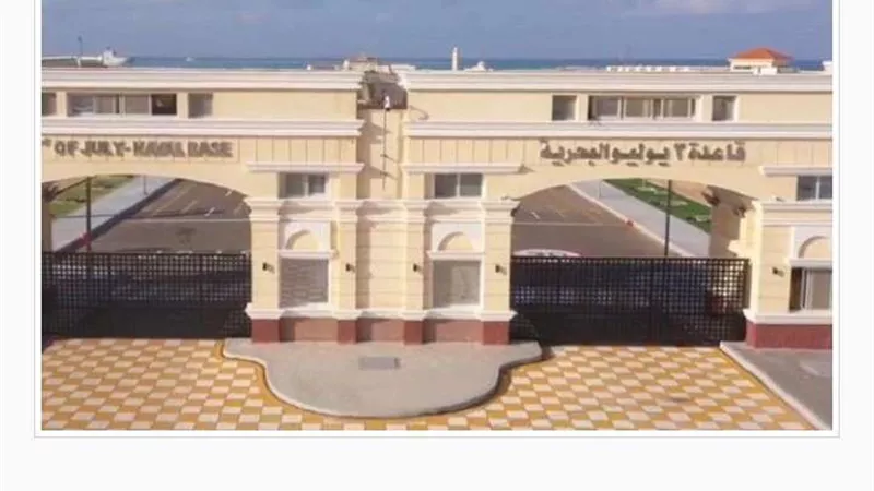 رئيس برلمانية حماة الوطن بمجلس الشيوخ: مهام قاعدة 3 يوليو البحرية الحفاظ علي الأمن القومي المصري