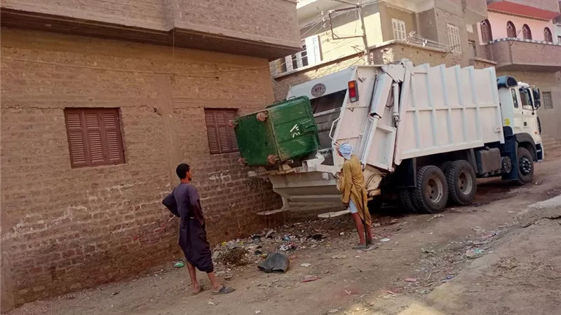 حملات نظافة ورفع 890 طن مخلفات وصيانة كشافات الإنارة بأسيوط