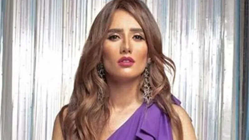 الفنانة زينة تنشر صورًا لها على طريقة محمد رمضان