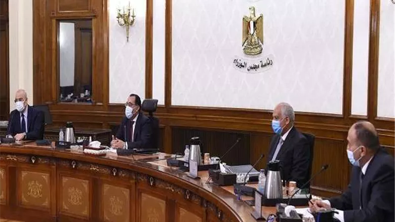رئيس الوزراء يتابع مخطط تطوير شبكة الطرق والمحاور بمناطق غرب القاهرة الكبرى