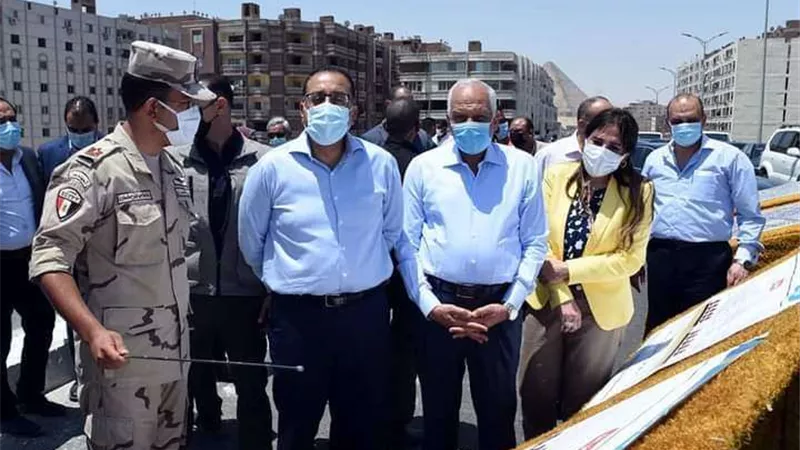 رئيس الوزراء يتفقد أعمال تنفيذ محور 
