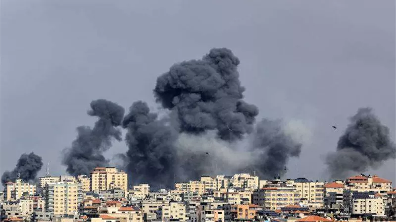 الدفاع المدني الفلسطيني: جيش الاحتلال يقصف الطرق المؤدية إلى المستشفيات في غزة