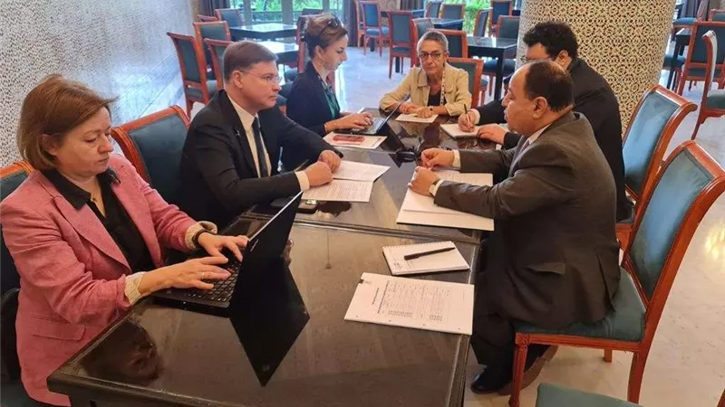 وزير المالية يلتقي بالمفوض الاقتصادي للاتحاد الأوروبي لتعميق سبل التعاون لتحقيق التعافي الاقتصادي