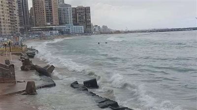 الغيوم تكسو سماء الإسكندرية وسقوط أمطار خفيفة اليوم