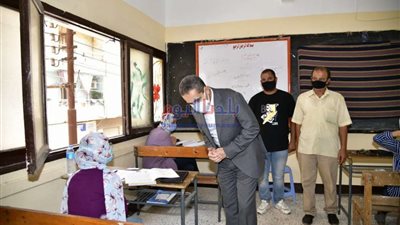 بالصور | محافظ الغربية: الامتحانات تسير على أكمل وجه في ظل التزام تام بالإجراءات الاحترازية