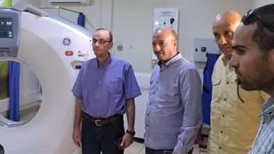 رئيس قطاع شئون مياه النيل يقوم بجولة داخل المركز الطبى المصرى بأوغندا