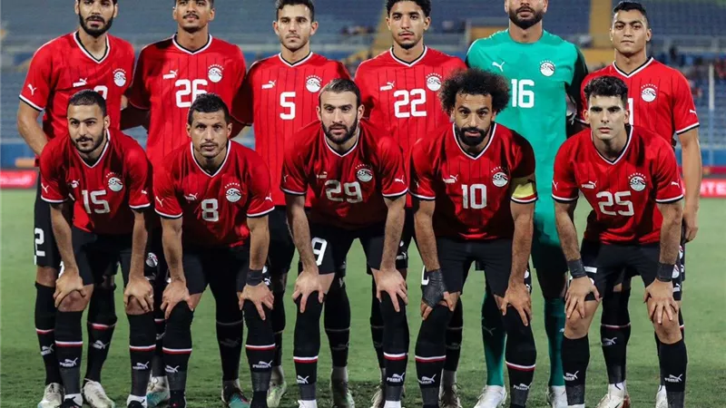 صلاح في المقدمة.. تشكيل مصر المتوقع أمام الجزائر اليوم