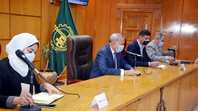محافظ القليوبية يعقد اجتماعا لمتابعة نسب تنفيذ مشروعات 