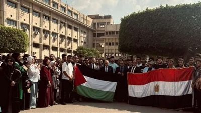 طلاب طب القصر العينى يُنظمون وقفة احتجاجية تضامنًا مع غزة
