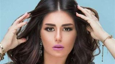منة فضالي تُبدي غضبها الشديد من قصف مستشفى قطاع غزة
