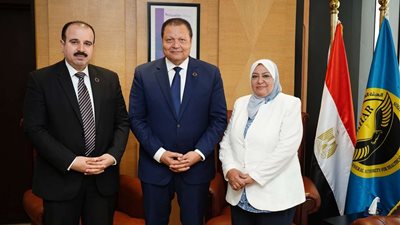رئيس الهيئة العامة للاعتماد والرقابة الصحية ورئيس الرعاية الأساسية يبحثان خطة اعتماد وحدات ومراكز طب الأسرة بالجمهورية
