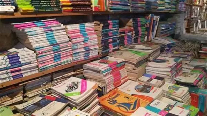 ضبط 15 ألف نسخة كتاب تعليمي بدون تصريح داخل مطبعة بالجيزة
