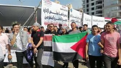 بالروح بالدم نفديكي يا فلسطين.. هتافات بأصوات عالية من أمام المنصة بمدينة نصر