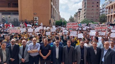 جامعة بنها تنظم وقفة تضامنية حاشدة لدعم الدولة المصرية والشعب الفلسطيني