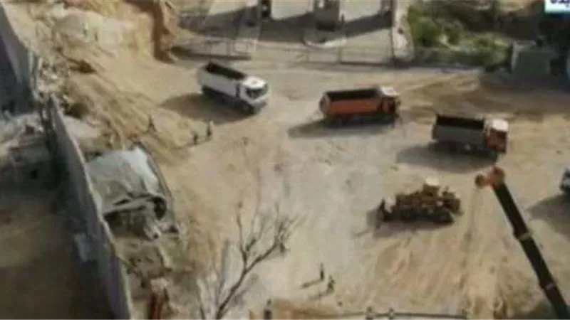 تمهيدا لإدخال المساعدات لغزة.. إعادة إصلاح الطريق عند معبر رفح