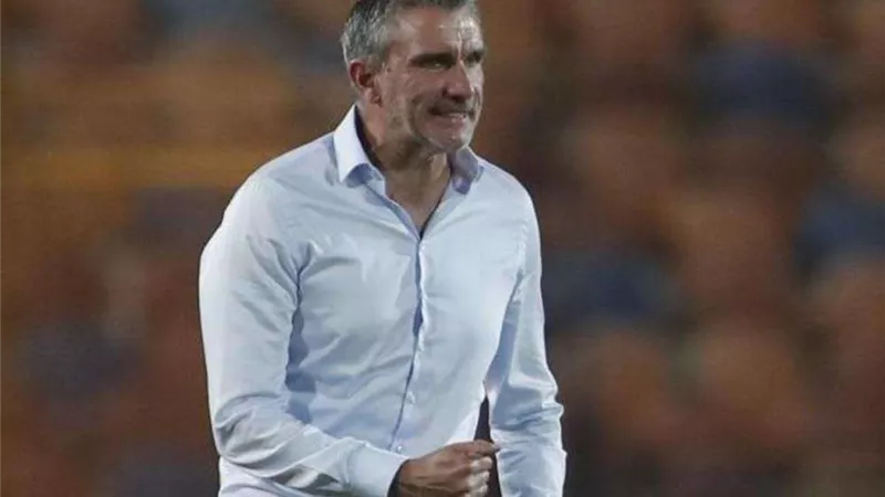 كارتيرون يكذب التصريحات الأخيرة.. ويؤكد استمرار نجم الفريق مع الزمالك