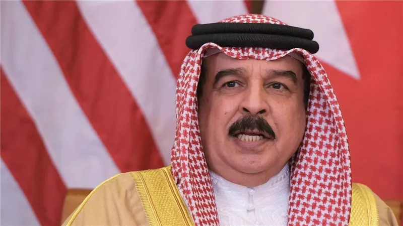 عاجل| وصول عاهل البحرين إلى مصر استعدادا للمشاركة في قمة القاهرة للسلام