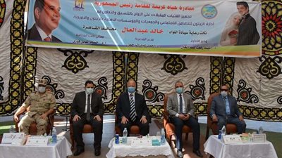 بالصور | محافظ القاهرة يسلم 25 عروس من اليتيمات أجهزة كهربائية وفساتين زفاف