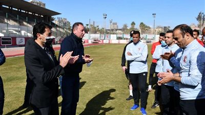 وزير الرياضة يطمئن على بعثة الأهلي بالمغرب قبل نهائي إفريقيا