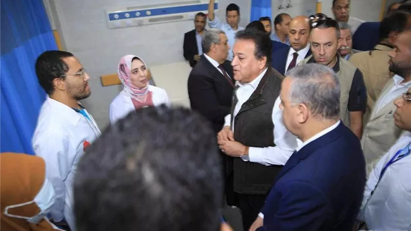 خلال جولته الميدانية بمحافظة سوهاج .. وزير الصحة ومحافظ سوهاج يتفقدان 