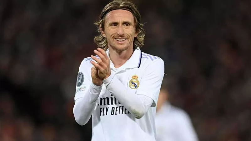 جوزيه أنخيل يكشف حقيقة انتقال مودريتش إلى الدوري السعودي