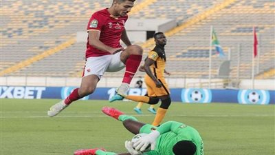 محمد شريف يفتتح التسجيل للنادي الأهلي في مرمى كايزر