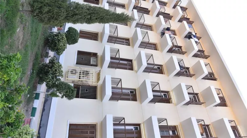 رئيس جامعة أسيوط يفتتح مبنى سكني للطلاب بالمدينة الجامعية