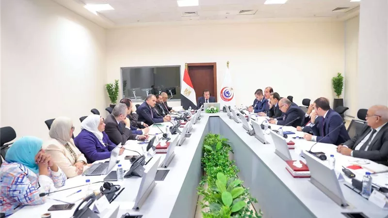 وزير الصحة يوجه بتكثيف الزيارات الميدانية لوكلاء الوزارة لمساعدة المواطنون