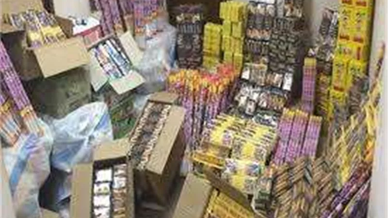 القبض على مروّج ألعاب نارية وبحوزته 3130 عبوة بالإسكندرية