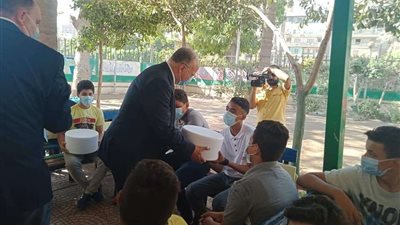 بالصور.. محافظ القاهرة يزور إحدى دور رعاية الأيتام بمصر القديمة