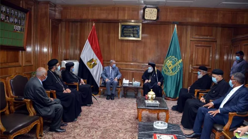 محافظ القليوبية يستقبل وفدًا من الكنيسة القبطية لتقديم التهنئة بعيد الأضحى المبارك