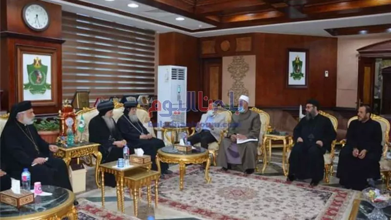 محافظ المنيا يستقبل وفد من القساوسة والمطارنة