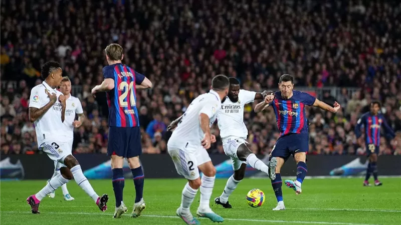 الكلاسيكو الإسباني.. موعد مباراة ريال مدريد وبرشلونة والقنوات الناقلة