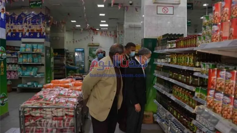 محافظ المنيا يطمئن على توافر السلع بفرع الشركة المصرية لتجارة الجملة