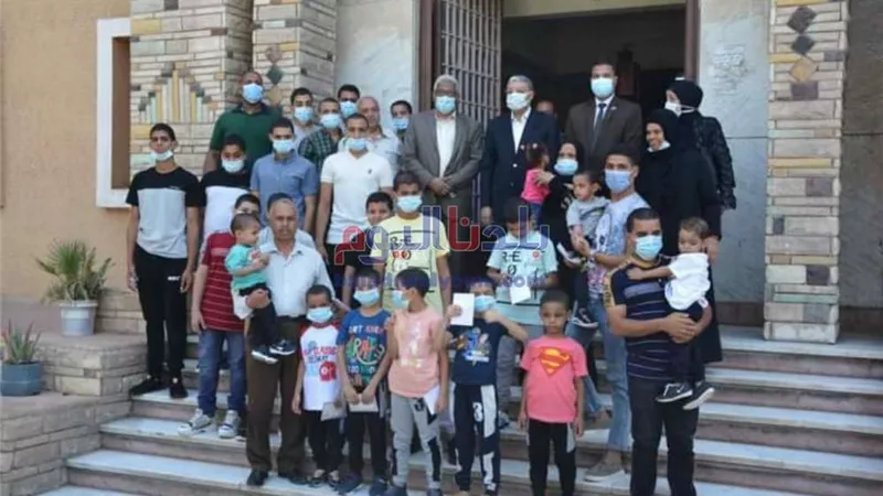 محافظ المنيا يهنئ أطفال مؤسستي البنين والبنات بمناسبة عيد الأضحى المبارك