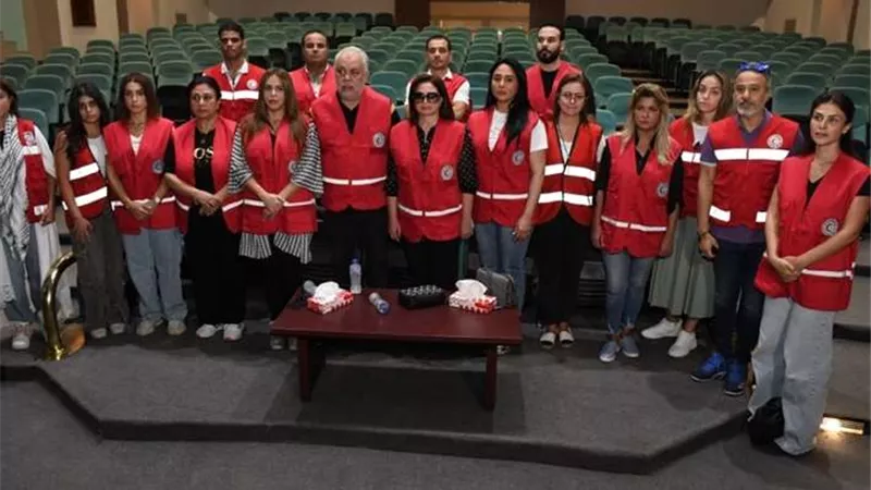 صور| نجوم الفن يجمعون مساعدات طبية وإنسانية للشعب الفلسطيني