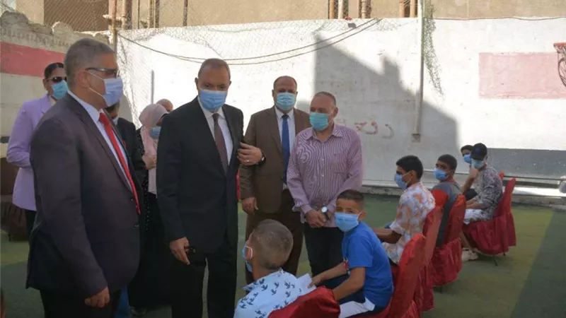 محافظ القليوبية يشارك الأطفال الأيتام والمسنين والمرضى فرحتهم بعيد الأضحى المبارك