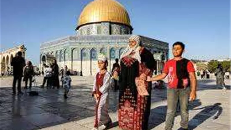 سلطات الاحتلال تسمح لمن تجاوز الـ75 عام فقط من الصلاة في المسجد الاقصي