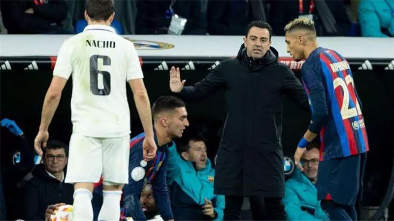 قبل المباراة 50.. مشوار مميز لتشافي في مواجهة ريال مدريد بالكلاسيكو