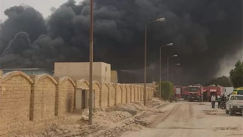 السيطرة على حريق مصنع في بني سويف