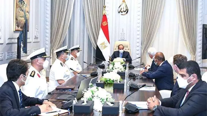 الرئيس السيسي يبحث مع مجموعة 