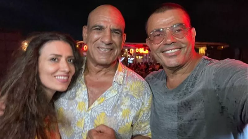 برفقة عمرو دياب.. محمد لطفي: أحلى سيلفي مع أحلى هضبة