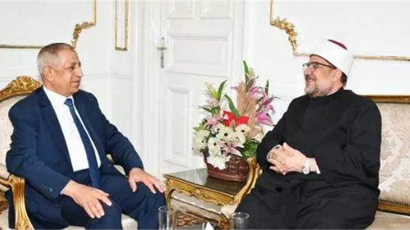 الأوقاف تبحث توفير التدريب واستكمال الدراسة العليا للأئمة مع الأكاديمية العربية للعلوم