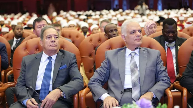 سفير إندونيسيا بالقاهرة للخريجين: أظهروا السلوك الأزهري في حياتكم