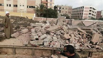 هدم عقار الإسكندرية المائل