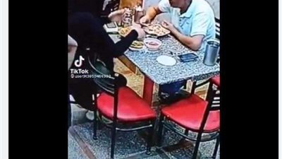 زوجة تلقي 