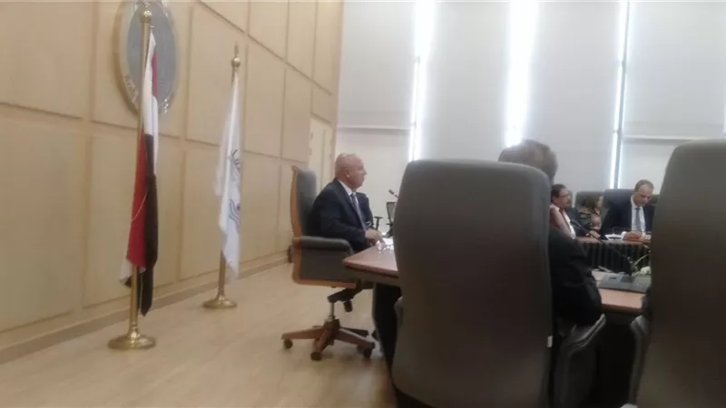 وزير النقل يوجه بضرورة جذب مستثمر لإدارة قطارات التالجو