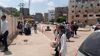 طلاب الثانوية العامة بالقليوبية يشكون من صعوبة امتحان الديناميكا