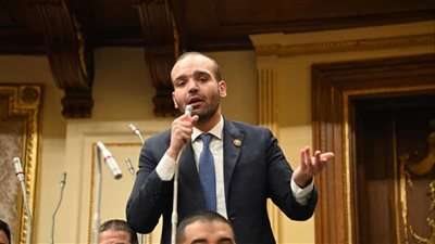 طلب إحاطة بشأن فرض غرامات تأخير على الحاويات بالموانئ بالدولار