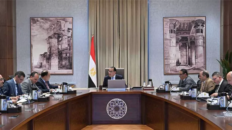 رئيس الوزراء يتابع مؤشرات الإيرادات العامة للدولة وإجراءات ضمان استمرار الانضباط المالي